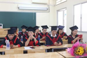 Sinh viên dự Lễ tốt nghiệp và trao bằng tốt nghiệp năm 2022